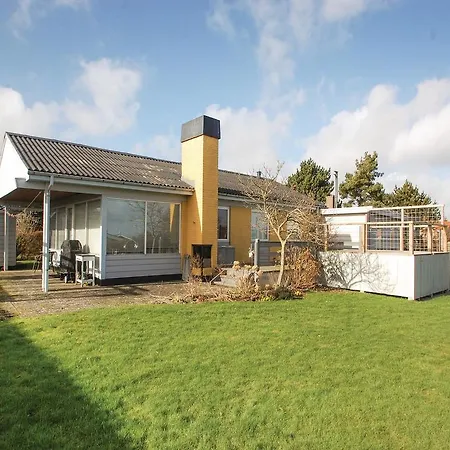 Four-bedroom Holiday In Hejls